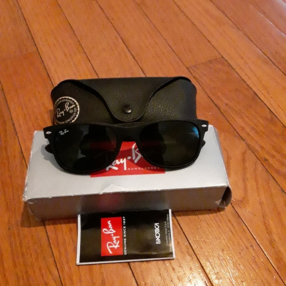 Ray-Ban Wayfarer Sunglasses! - Picture 3 of 3